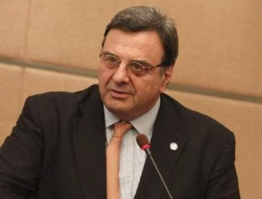 Θύμα τροχαίου ο σύζυγος της Ντόρας Μπακογιάννη Ισίδωρος Κούβελος